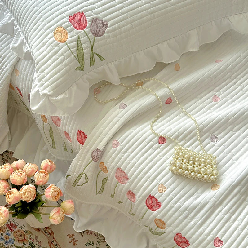 Quilt Bedding Set, Lightweight soft Bedspread with Embroidery Tulips for all Seasons 3pc