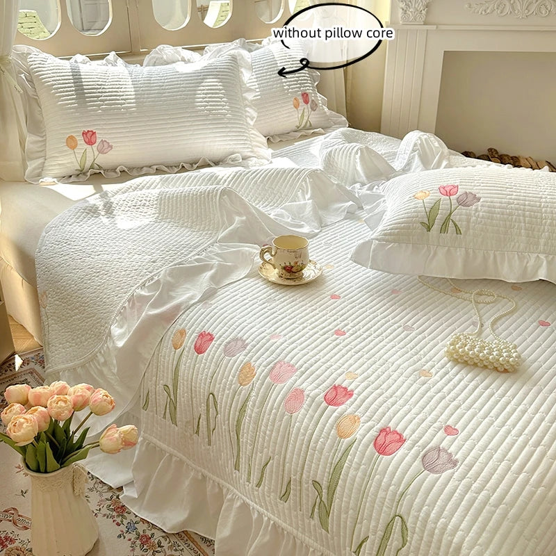 Quilt Bedding Set, Lightweight soft Bedspread with Embroidery Tulips for all Seasons 3pc