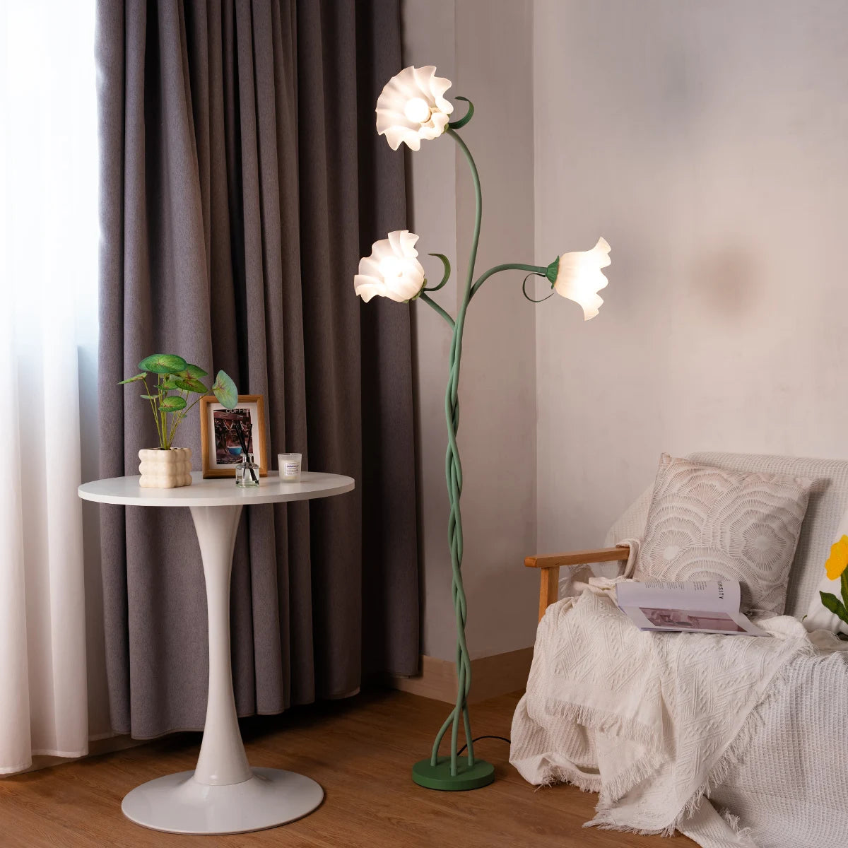 Retro 3-Head Floor Lamp, Dimmable, Flexible neck, Adjustable