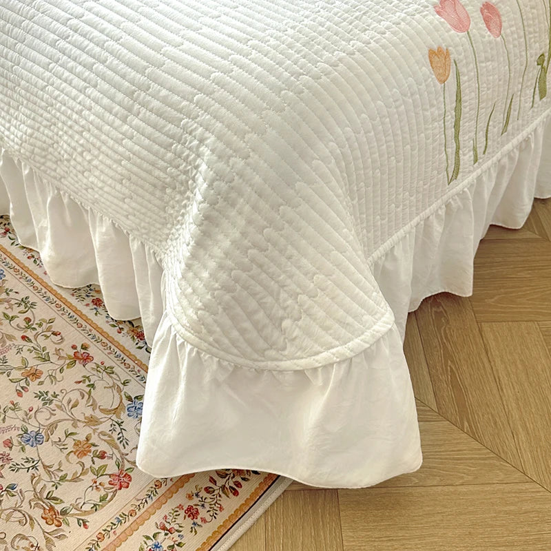 Quilt Bedding Set, Lightweight soft Bedspread with Embroidery Tulips for all Seasons 3pc