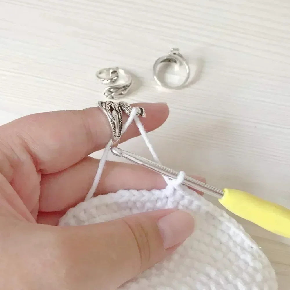 Adjustable Crochet Tension Ring, Cute Cat Yarn Guide Finger Holder, Knitting Thimble Hook Winder Tool for Beginners