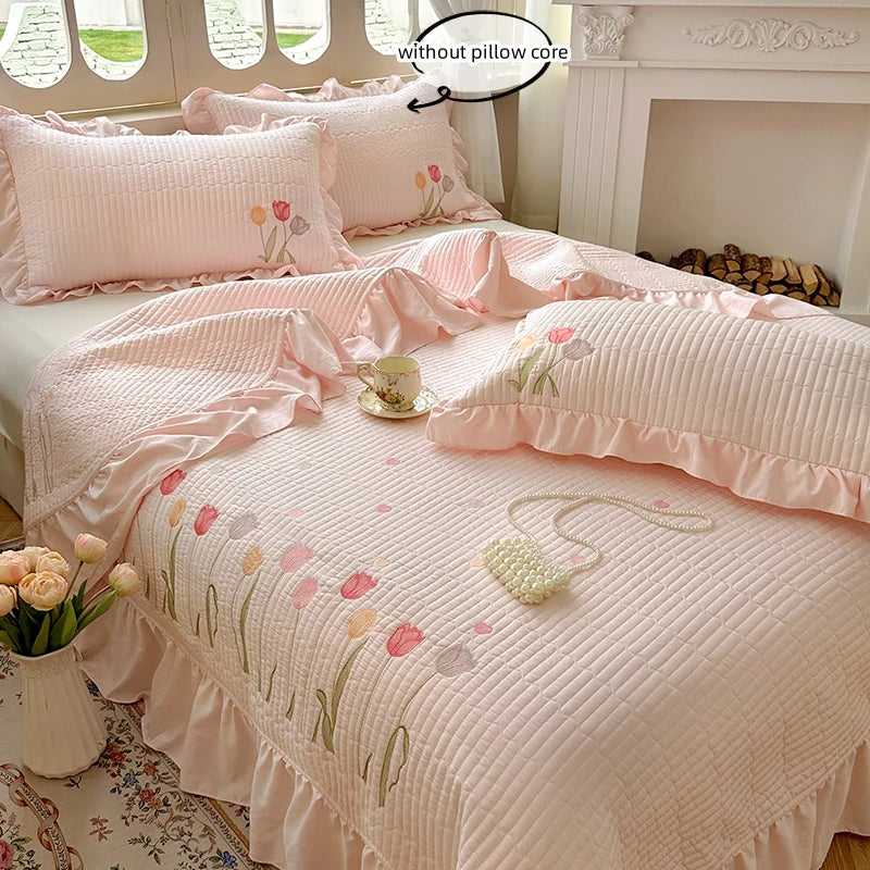 Quilt Bedding Set, Lightweight soft Bedspread with Embroidery Tulips for all Seasons 3pc