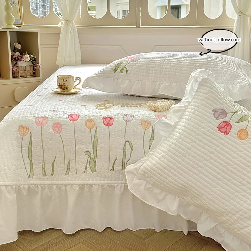 Quilt Bedding Set, Lightweight soft Bedspread with Embroidery Tulips for all Seasons 3pc